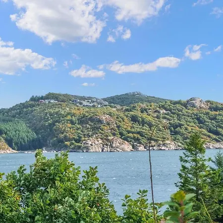 4 Bedroom In Holiday home