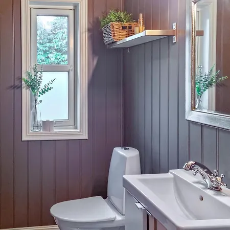 4 Bedroom In *