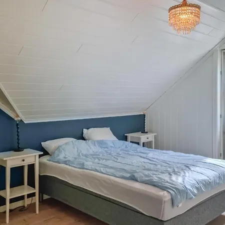 4 Bedroom In *