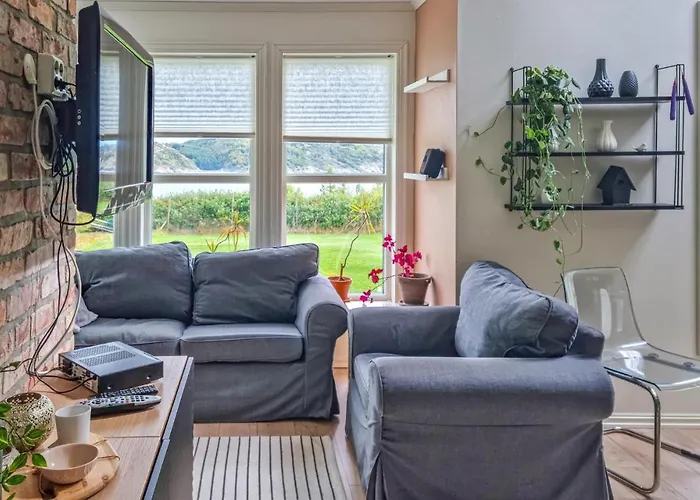 4 Bedroom In *